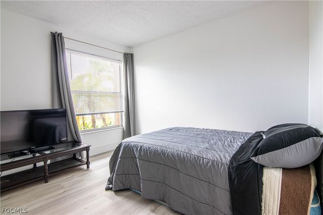 1913 SE 15th PL, Cape Coral, FL 33990