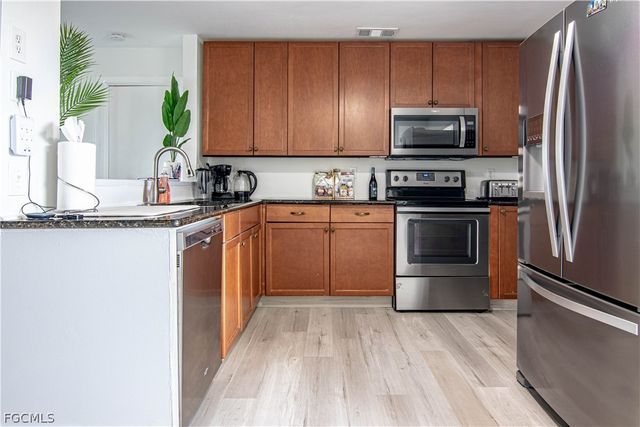 1913 SE 15th PL, Cape Coral, FL 33990