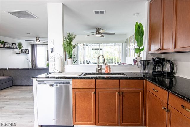 1913 SE 15th PL, Cape Coral, FL 33990