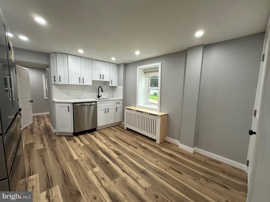 240 DAYTON ST, PHOENIXVILLE, PA 19460 — photo 2