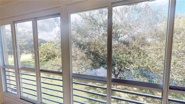 9301 Sunrise Lakes Boulevard 303, Sunrise, FL 33322