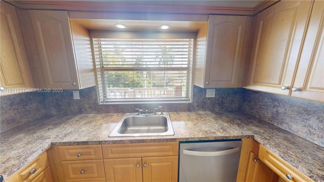9301 Sunrise Lakes Boulevard 303, Sunrise, FL 33322
