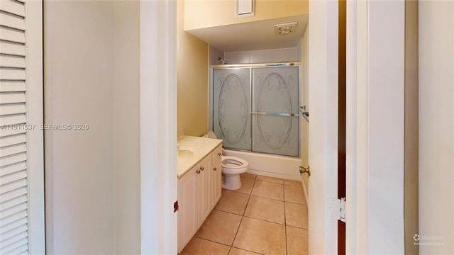 9301 Sunrise Lakes Boulevard 303, Sunrise, FL 33322