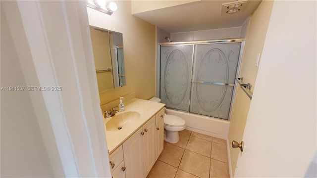 9301 Sunrise Lakes Boulevard 303, Sunrise, FL 33322