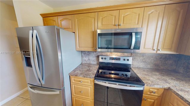 9301 Sunrise Lakes Boulevard 303, Sunrise, FL 33322