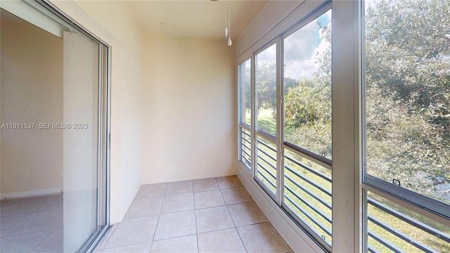 9301 Sunrise Lakes Boulevard 303, Sunrise, FL 33322