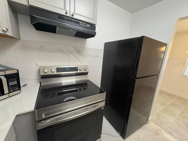 239 Sussex L, West Palm Beach, FL 33417