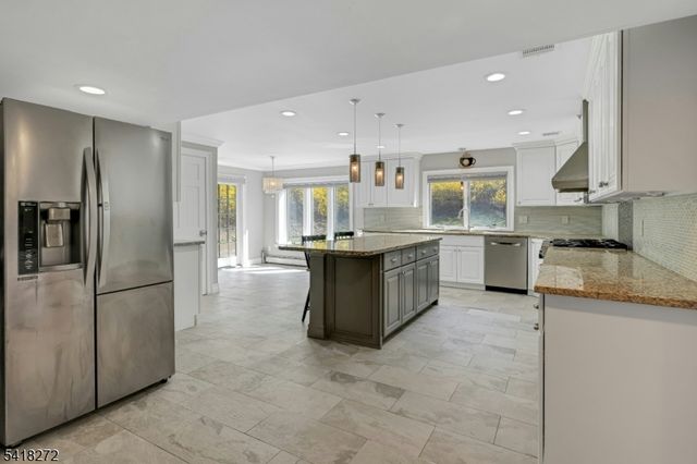 21 Hewlett Rd, Montville Twp., NJ 07082