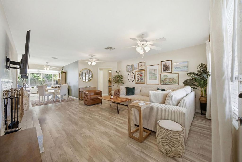 Image 12 of property listing at 1023 GRANADA STREET, Clearwater, FL 33755