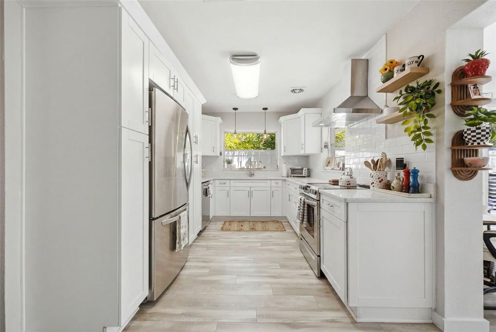 Image 15 of property listing at 1023 GRANADA STREET, Clearwater, FL 33755