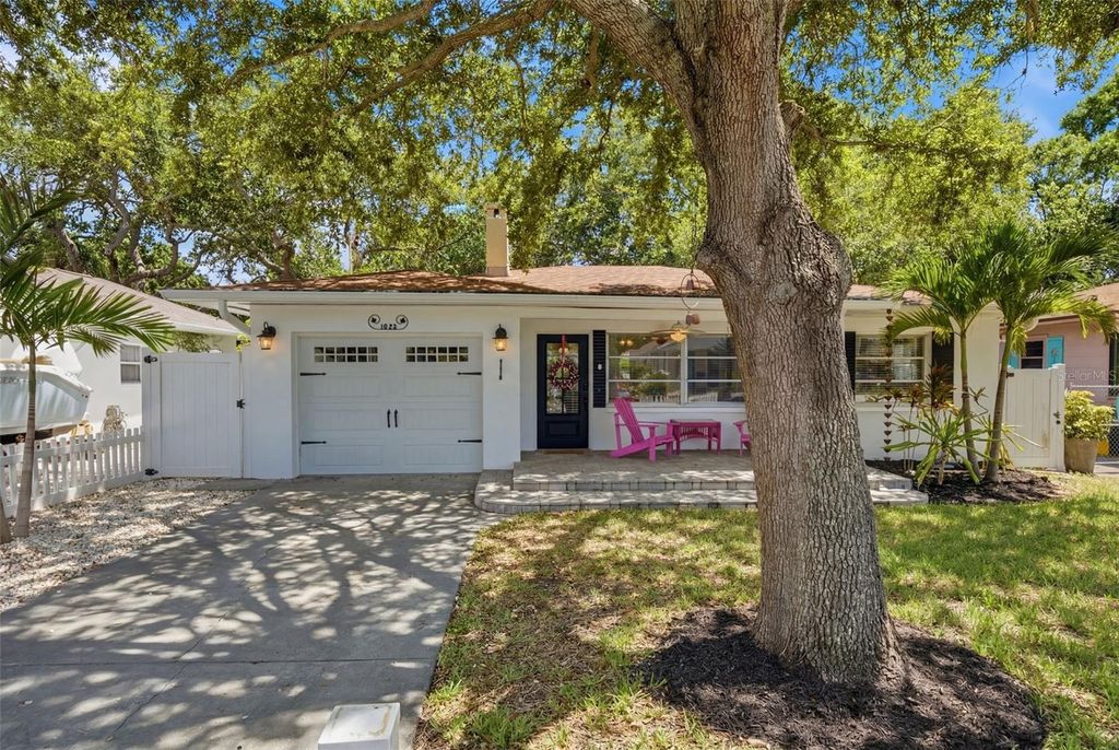 Image 3 of property listing at 1023 GRANADA STREET, Clearwater, FL 33755