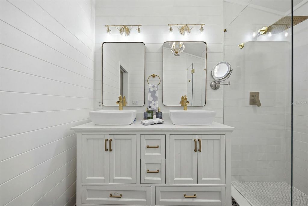 Image 28 of property listing at 1023 GRANADA STREET, Clearwater, FL 33755