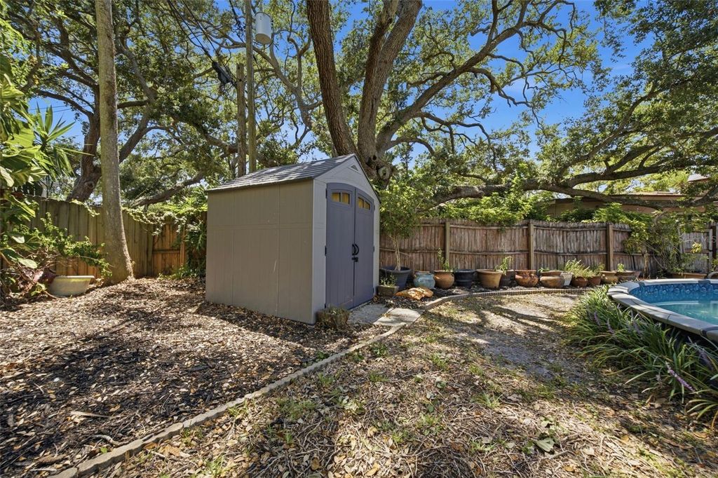 Image 40 of property listing at 1023 GRANADA STREET, Clearwater, FL 33755