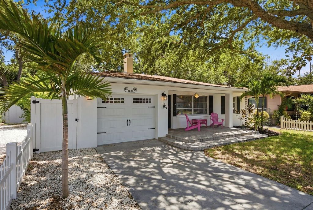 Image 5 of property listing at 1023 GRANADA STREET, Clearwater, FL 33755