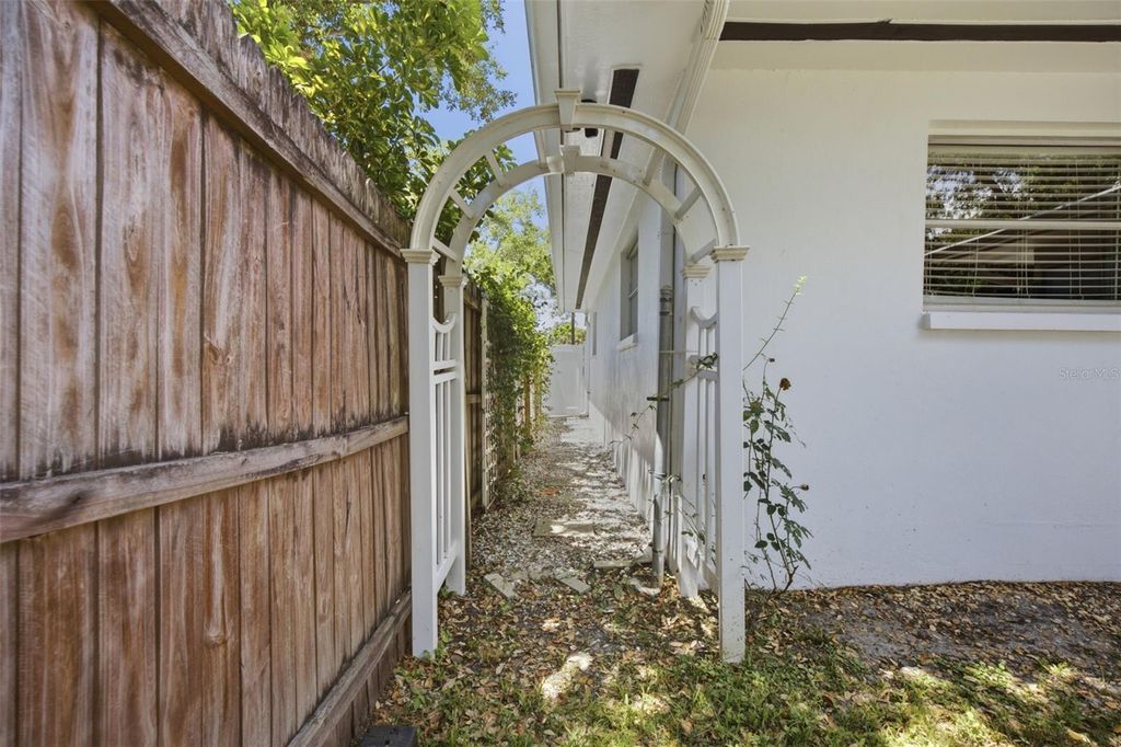 Image 43 of property listing at 1023 GRANADA STREET, Clearwater, FL 33755