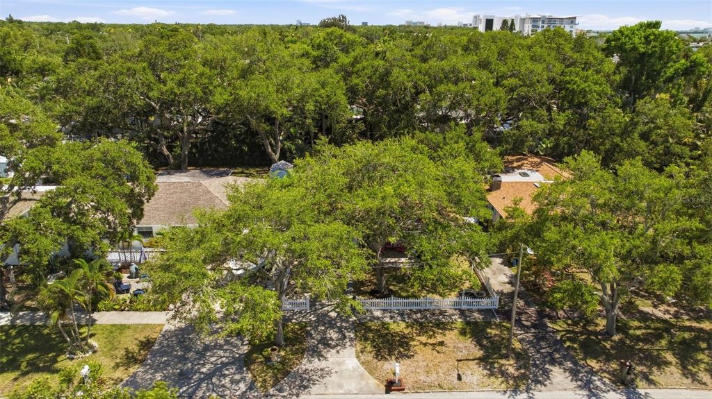Image 53 of property listing at 1023 GRANADA STREET, Clearwater, FL 33755