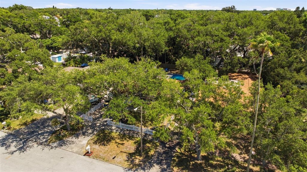 Image 54 of property listing at 1023 GRANADA STREET, Clearwater, FL 33755