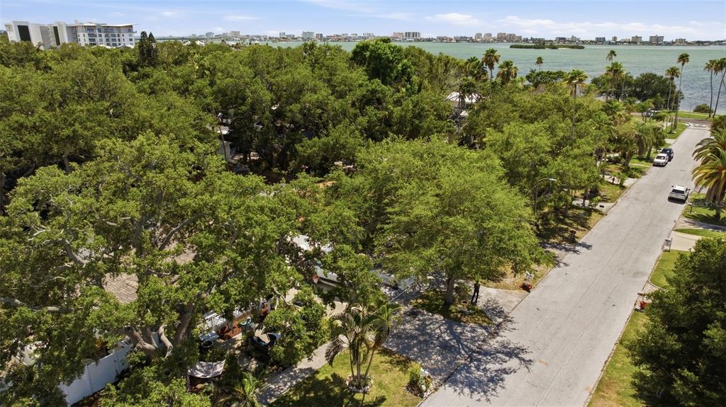 Image 57 of property listing at 1023 GRANADA STREET, Clearwater, FL 33755