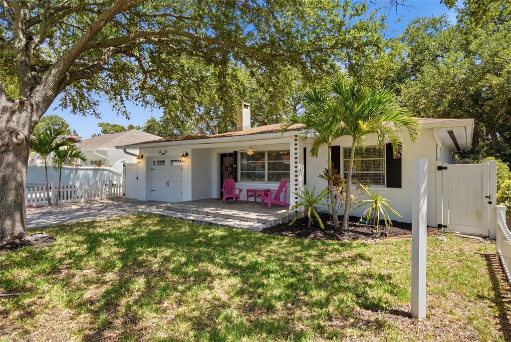 Image 8 of property listing at 1023 GRANADA STREET, Clearwater, FL 33755
