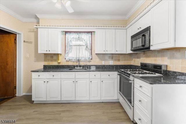 40 Ling St, Woodbridge Twp., NJ 08863