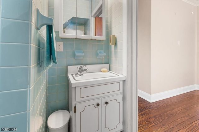 40 Ling St, Woodbridge Twp., NJ 08863