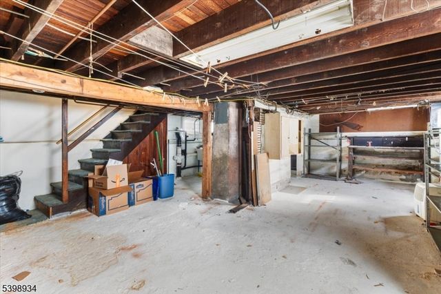 40 Ling St, Woodbridge Twp., NJ 08863