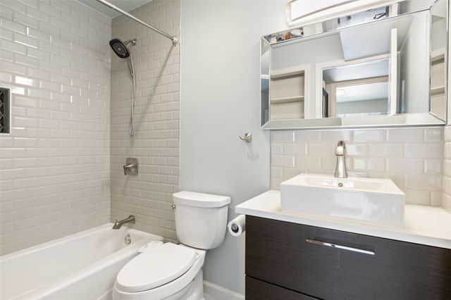 2450 Wickersham LN 302, Austin, TX 78741