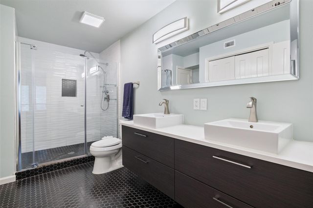 2450 Wickersham LN 302, Austin, TX 78741