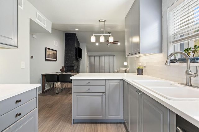 2450 Wickersham LN 302, Austin, TX 78741