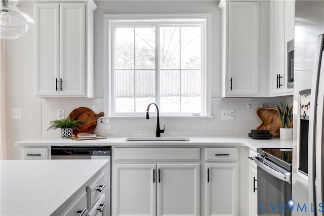 651 McCormick Farm Dr, Glen Allen, VA 23060