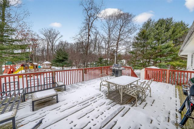 4 Lois Lane, Monsey, NY 10952