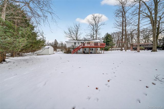 4 Lois Lane, Monsey, NY 10952