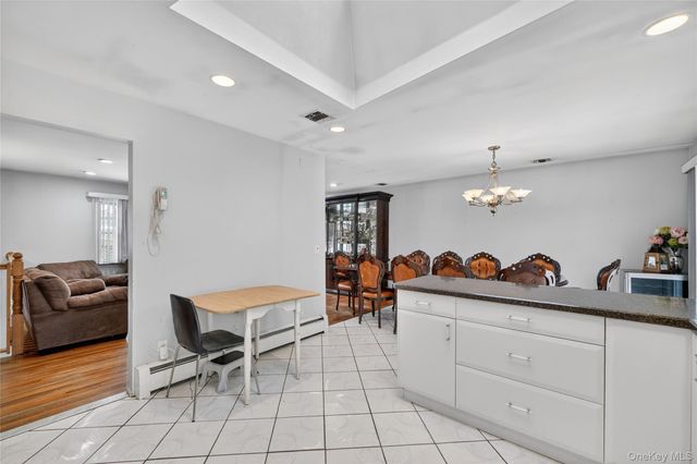 4 Lois Lane, Monsey, NY 10952