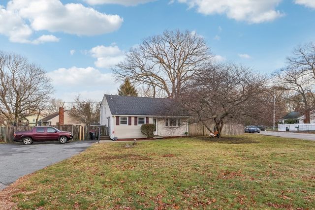 24 Oberlin Rd, Brockton, MA 02302