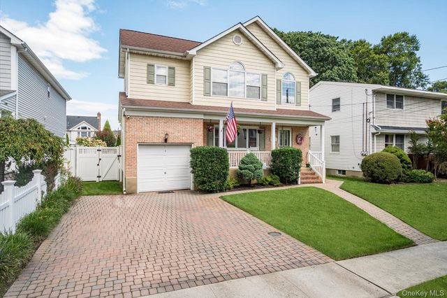 1741 Pettit Avenue, Merrick, NY 11566
