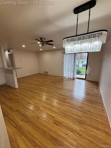 15140 Seagull Drive, Sterling Heights, MI 48313