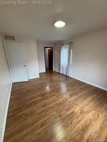 15140 Seagull Drive, Sterling Heights, MI 48313