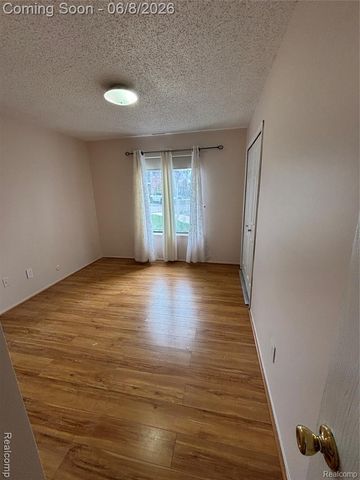 15140 Seagull Drive, Sterling Heights, MI 48313