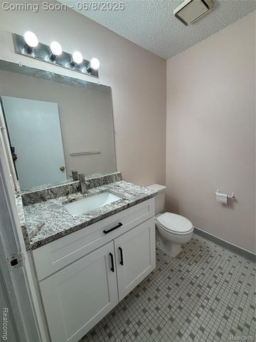 15140 Seagull Drive, Sterling Heights, MI 48313