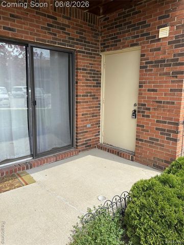 15140 Seagull Drive, Sterling Heights, MI 48313