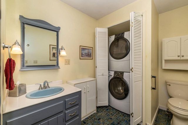 1445 W Heather LANE, River Hills, WI 53217