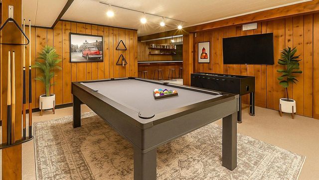 1445 W Heather LANE, River Hills, WI 53217