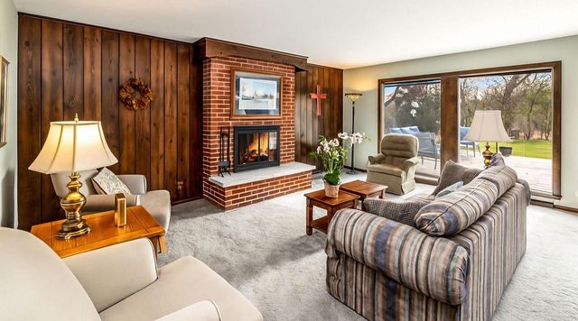 1445 W Heather LANE, River Hills, WI 53217