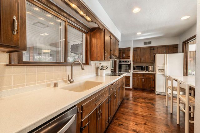 1445 W Heather LANE, River Hills, WI 53217