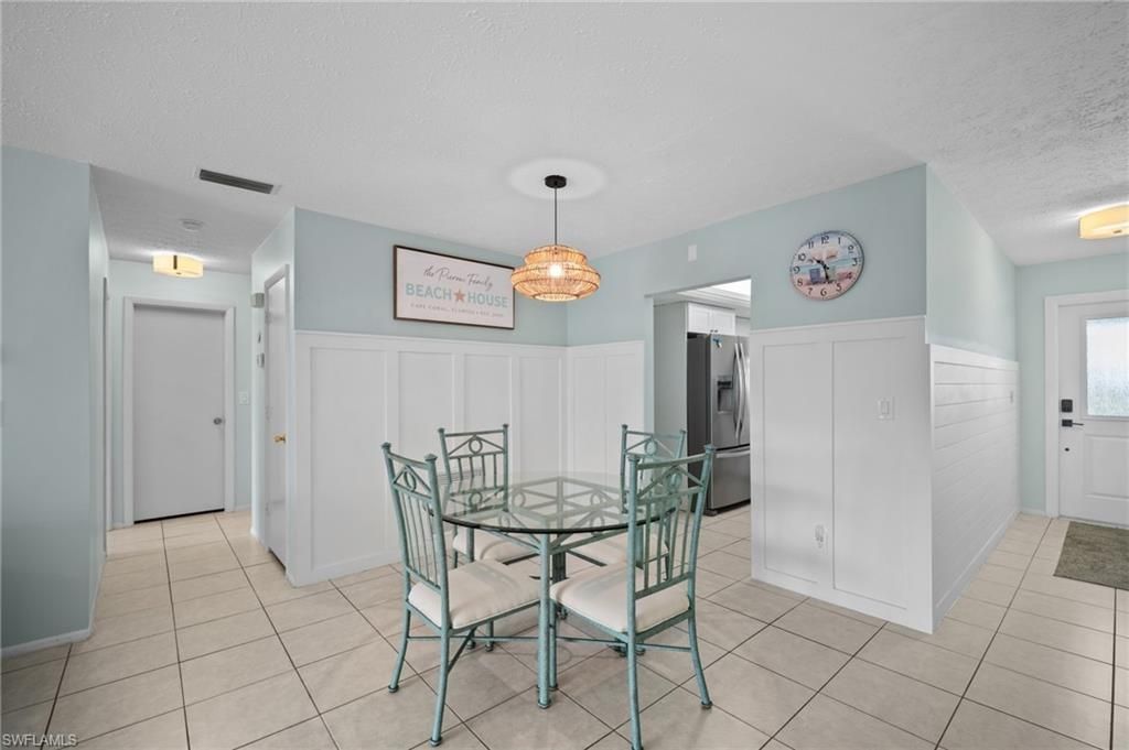 Image 8 of property listing at 1120 SE 46th ST 2G, Cape Coral, FL 33904
