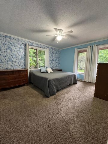 9051 Algoma Avenue, Rockford, MI 49341