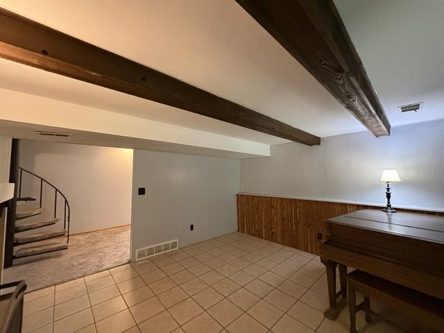 9051 Algoma Avenue, Rockford, MI 49341