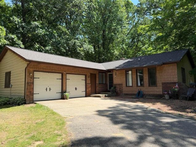 9051 Algoma Avenue, Rockford, MI 49341