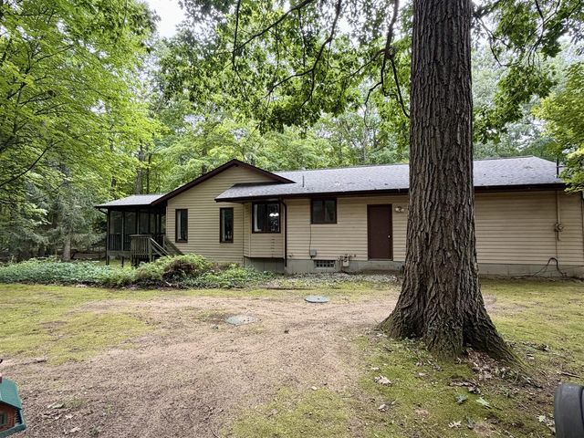 9051 Algoma Avenue, Rockford, MI 49341