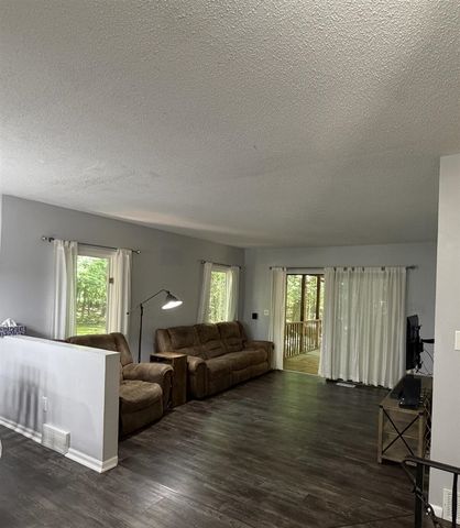 9051 Algoma Avenue, Rockford, MI 49341
